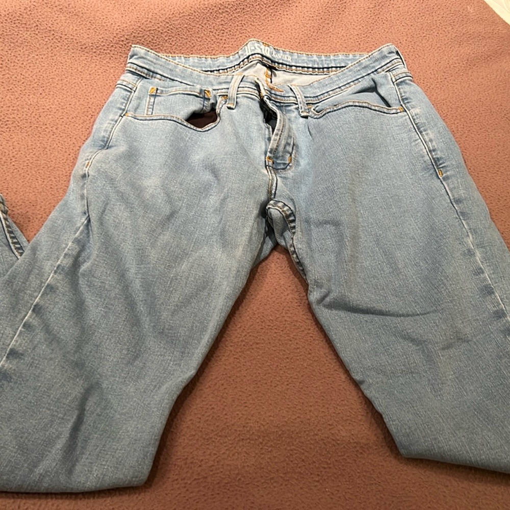 Men’s Under 510 Jeans barely worn x2
Waist 30 x 27 light blue Xavier style jeans